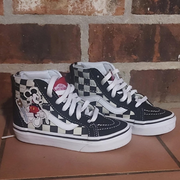 DISNEY LOVERS ALERT! VANS X Disney Sk8-hi Mickey Mouse edition - Picture 1 of 3